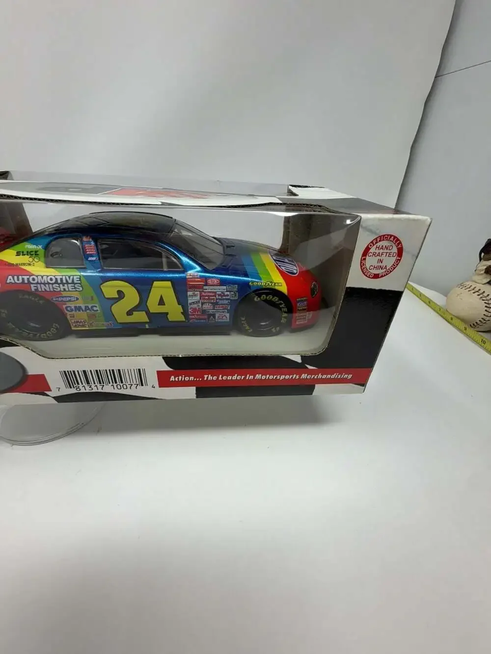 Action Performance 1999 Jeff Gordon #24 DuPont NASCAR 1:24 Scale Diecast Stock C